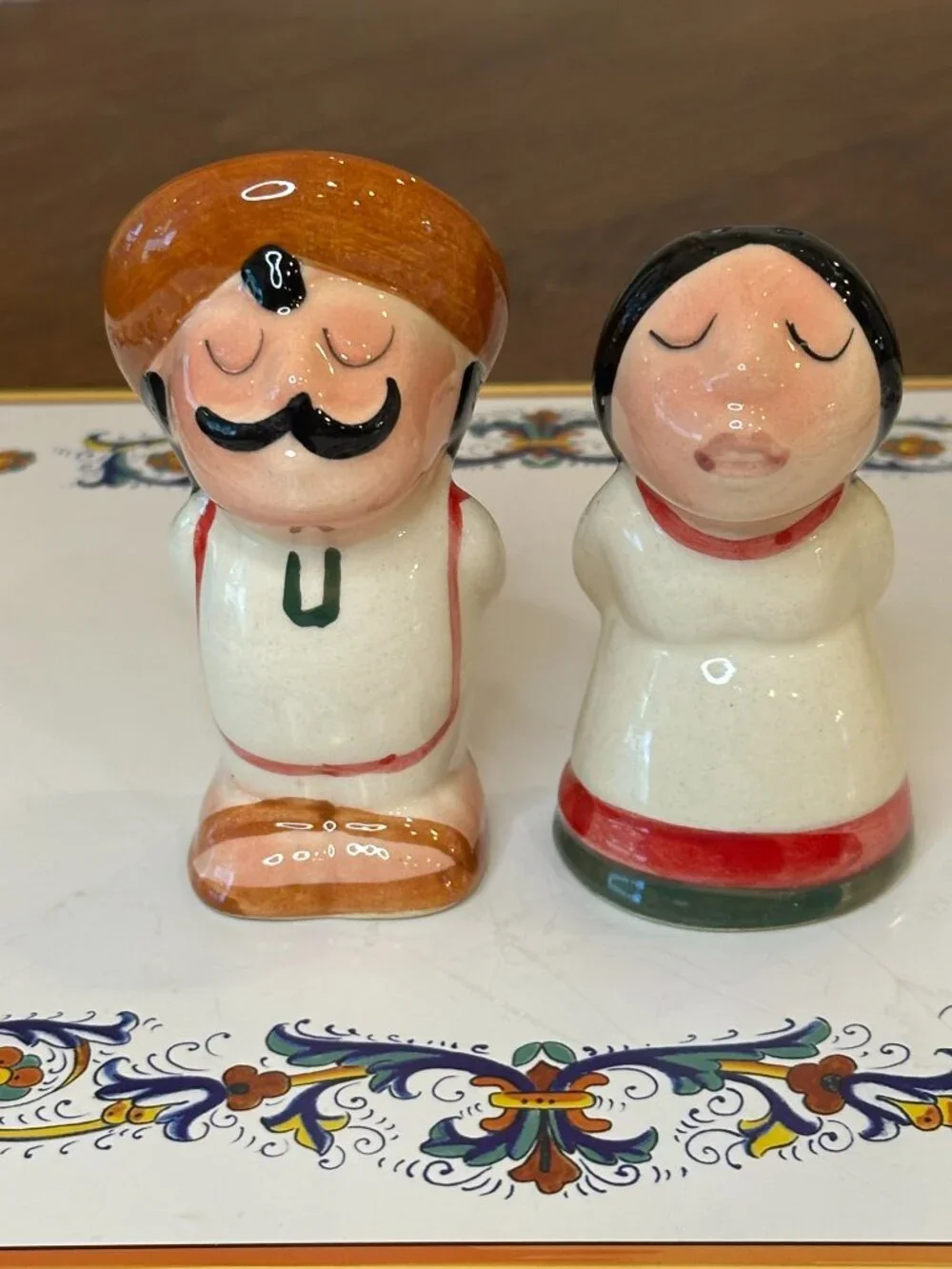 vintage ceramic kissing couple salt and pepper shakers